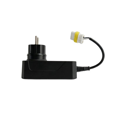 Netzteil mit EU-Stecker und Anschlussstecker am Kabel, schwarzes Gehäuse