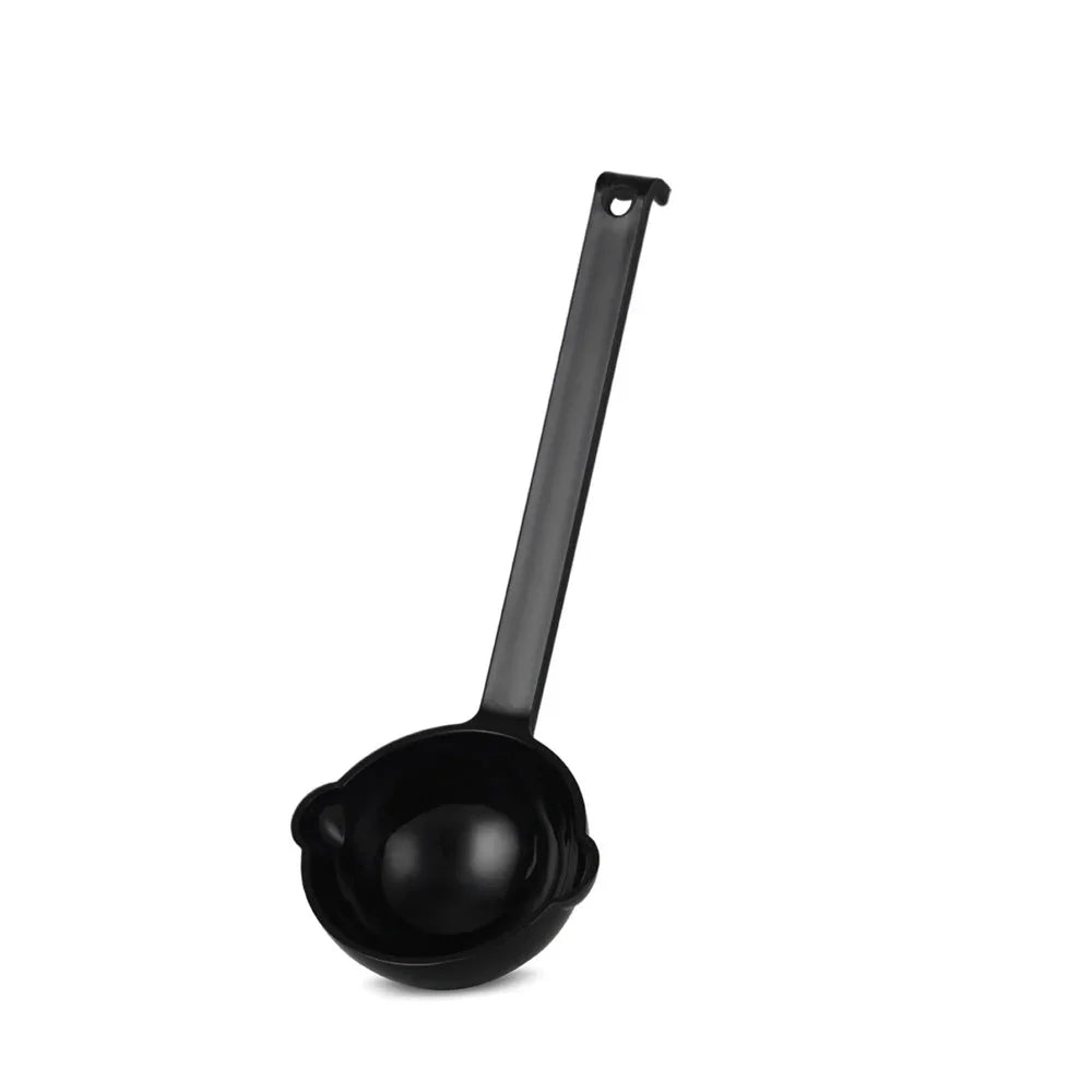 Schöpfer für Waffelteig, schwarz, langer Griff